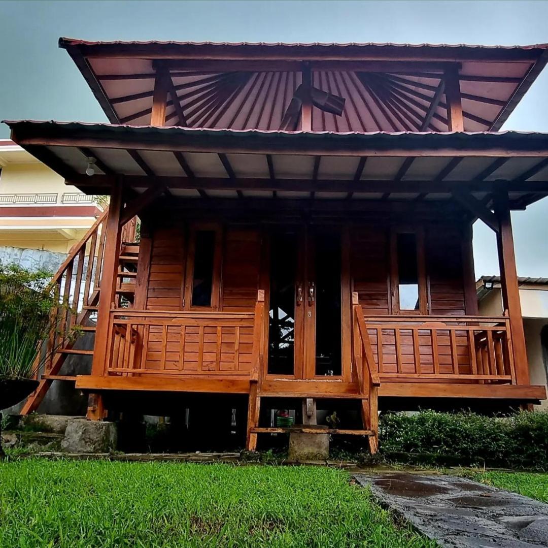 Mayeka Transit Hostel Bandara Internasional Lombok Praya Exterior photo